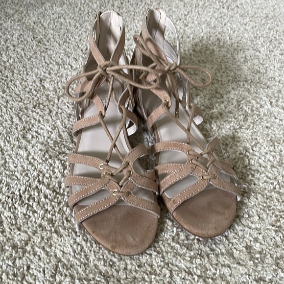 📦 🚚 EVERYTHING MUST GO! Kenneth Cole Suede Sandals | 8.5 - Picture 1 of 6